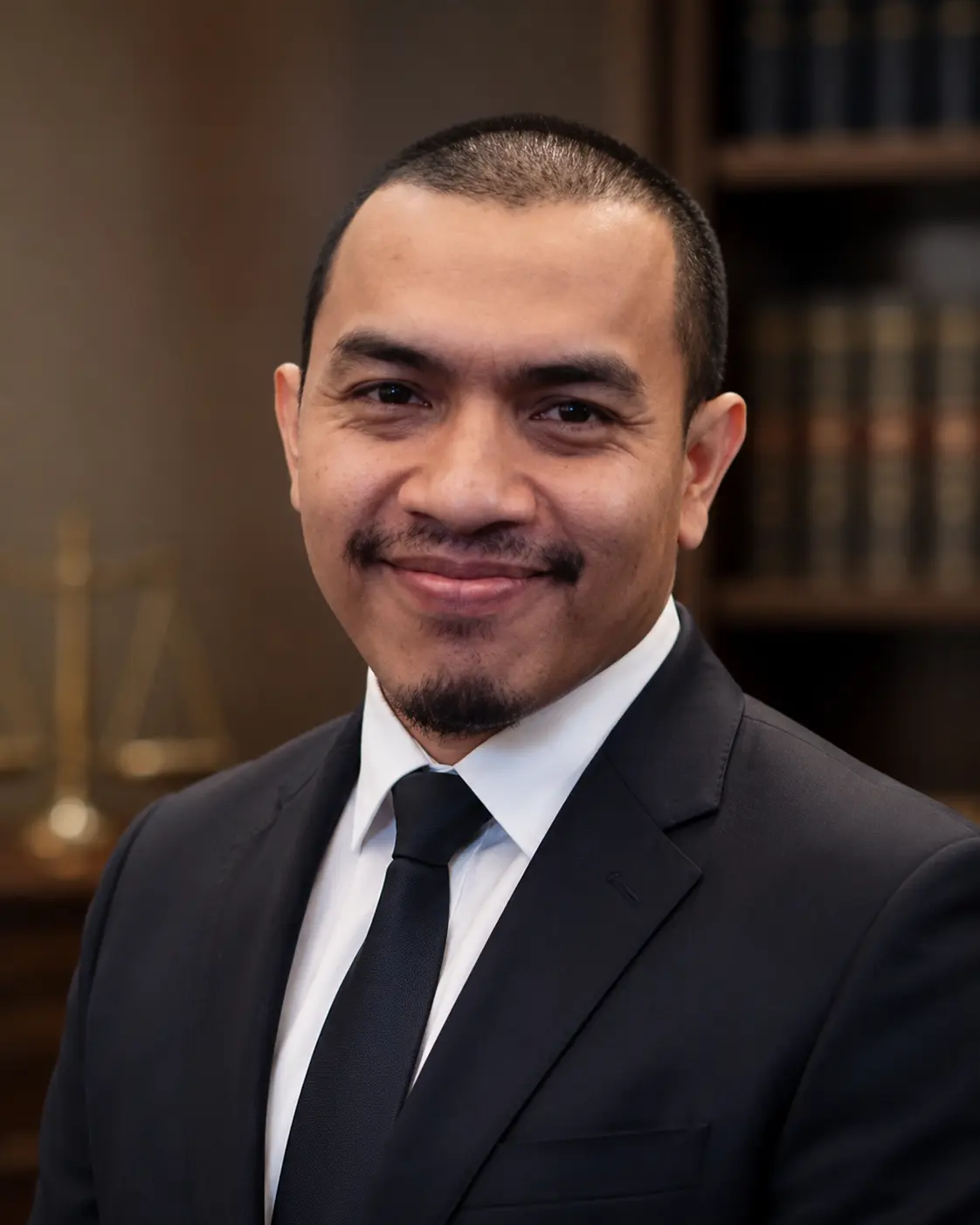 AZIS YANUAR, S.H., M.H.